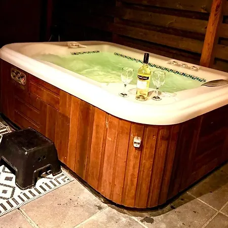 Tiny House With Sauna & Jacuzzi Near Amsterdam Ferienhaus