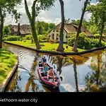 Tiny House With Sauna & Jacuzzi Near Amsterdam Vijfhuizen