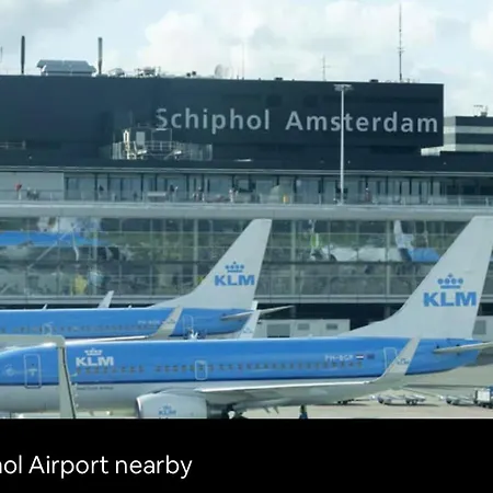 Tiny House With Sauna & Jacuzzi Near Amsterdam Hébergement de vacances Vijfhuizen