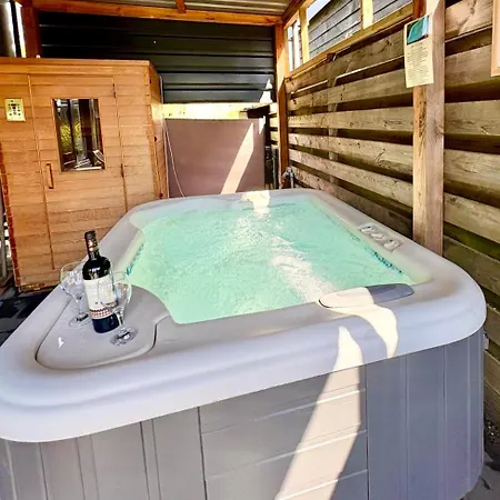 Tiny House With Sauna & Jacuzzi Near Amsterdam Holiday home *