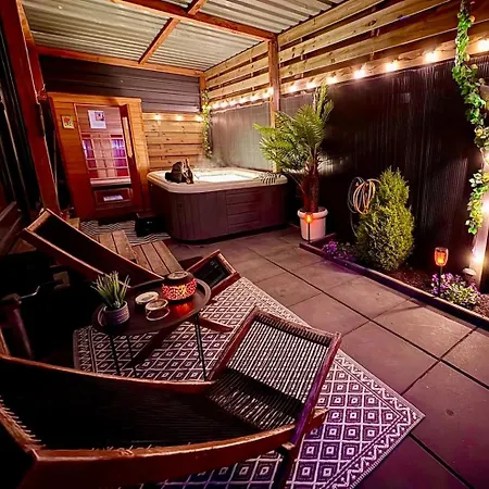 Holiday home Charming Tiny House With Private Jacuzzi, Sauna And Garden & Free Parking Between Amsterdam Haarlem And Schiphol Airport *