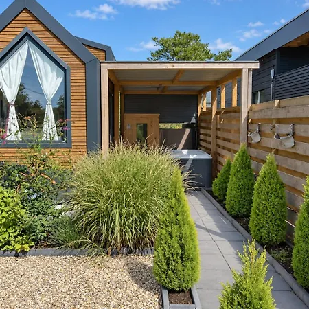 Charming Tiny House With Private Jacuzzi, Sauna And Garden & Free Parking Between Amsterdam Haarlem And Schiphol Airport