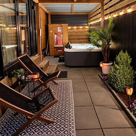 Charming Tiny House With Private Jacuzzi, Sauna And Garden & Free Parking Between Amsterdam Haarlem And Schiphol Airport Holiday home Vijfhuizen
