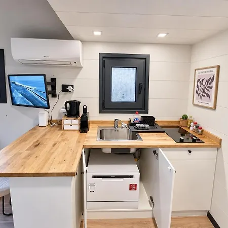 Charming Tiny House With Private Jacuzzi, Sauna And Garden & Free Parking Between Amsterdam Haarlem And Schiphol Airport * Vijfhuizen