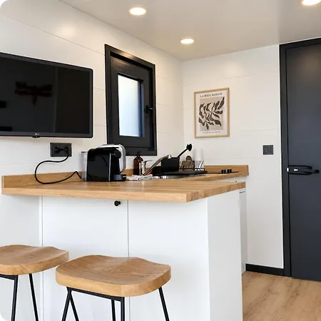 Charming Tiny House With Private Jacuzzi, Sauna And Garden & Free Parking Between Amsterdam Haarlem And Schiphol Airport Vijfhuizen