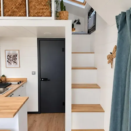 Charming Tiny House With Private Jacuzzi, Sauna And Garden & Free Parking Between Amsterdam Haarlem And Schiphol Airport *