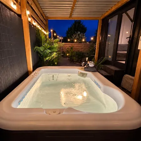 Holiday home Charming Tiny House With Private Jacuzzi, Sauna And Garden & Free Parking Between Amsterdam Haarlem And Schiphol Airport