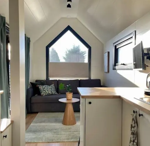 Tiny House With Sauna & Jacuzzi Near Amsterdam Hébergement de vacances Vijfhuizen