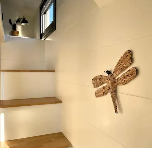 Tiny House With Sauna & Jacuzzi Near Amsterdam Hébergement de vacances Vijfhuizen