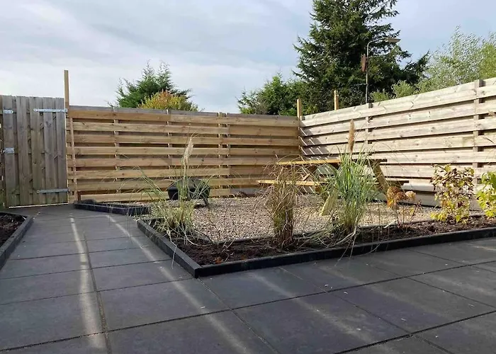 Hébergement de vacances Tiny House With Sauna & Jacuzzi Near Amsterdam Vijfhuizen