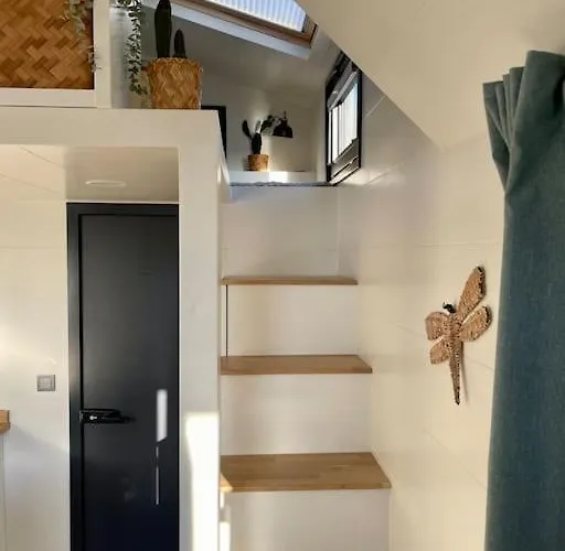 Hébergement de vacances Tiny House With Sauna & Jacuzzi Near Amsterdam