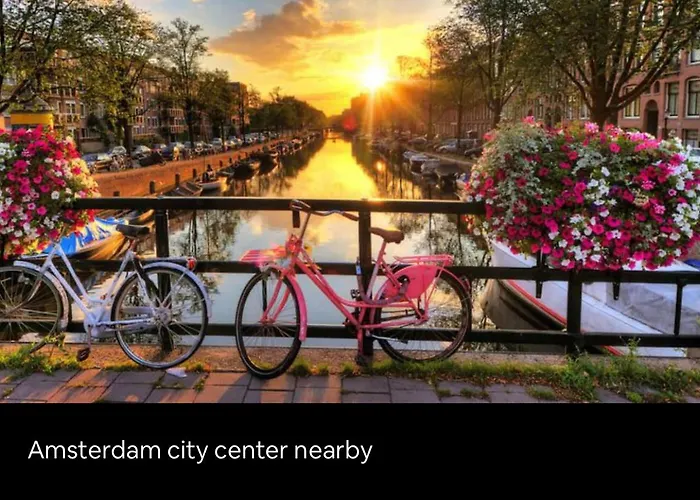 Hébergement de vacances Tiny House With Sauna & Jacuzzi Near Amsterdam *