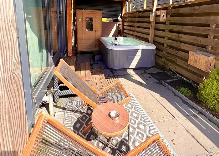 Tiny House With Sauna & Jacuzzi Near Amsterdam Vijfhuizen