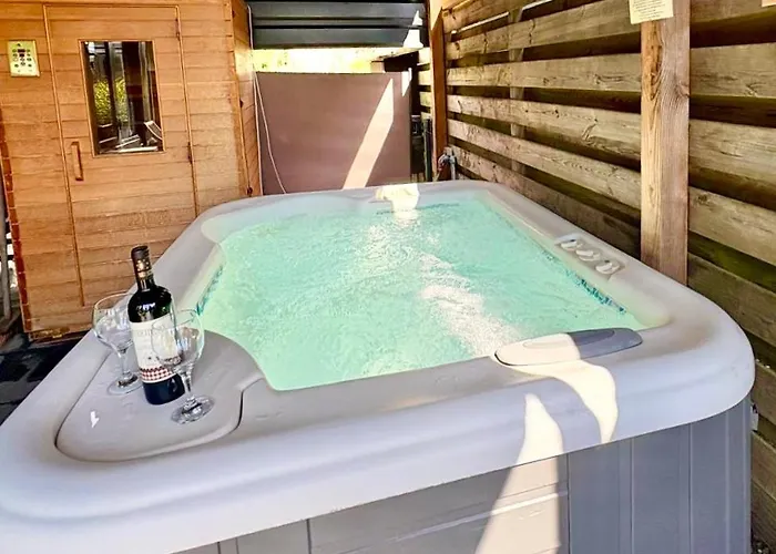 Tiny House With Sauna & Jacuzzi Near Amsterdam Hébergement de vacances *