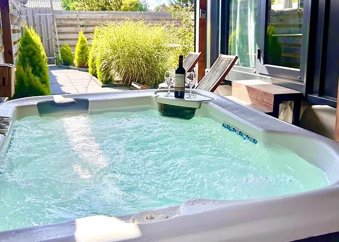 Tiny House With Sauna & Jacuzzi Near Amsterdam Vijfhuizen