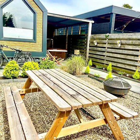 Tiny House With Sauna & Jacuzzi Near Amsterdam Semesterbostad