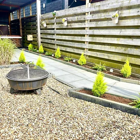 Semesterbostad Tiny House With Sauna & Jacuzzi Near Amsterdam Vijfhuizen