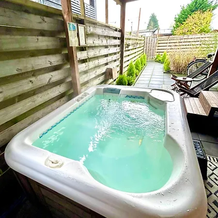 Tiny House With Sauna & Jacuzzi Near Amsterdam Semesterbostad Vijfhuizen
