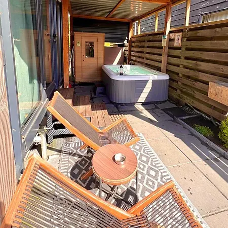 Tiny House With Sauna & Jacuzzi Near Amsterdam Vijfhuizen