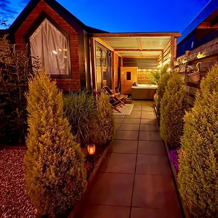 Charming Tiny House With Private Jacuzzi, Sauna And Garden & Free Parking Between Amsterdam Haarlem And Schiphol Airport * Vijfhuizen