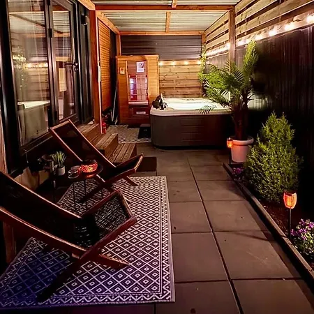 Charming Tiny House With Private Jacuzzi, Sauna And Garden & Free Parking Between Amsterdam Haarlem And Schiphol Airport