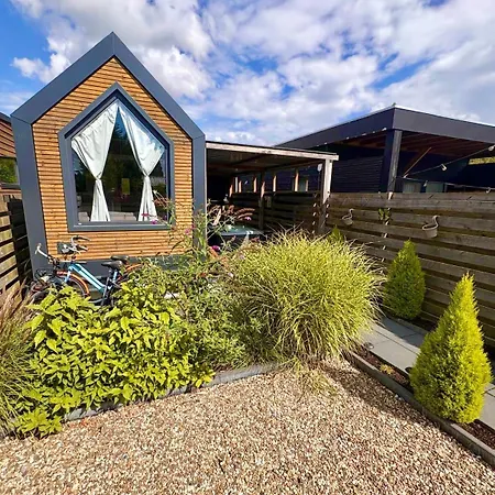 Charming Tiny House With Private Jacuzzi, Sauna And Garden & Free Parking Between Amsterdam Haarlem And Schiphol Airport Hébergement de vacances *
