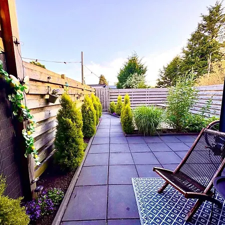 Charming Tiny House With Private Jacuzzi, Sauna And Garden & Free Parking Between Amsterdam Haarlem And Schiphol Airport Hébergement de vacances Vijfhuizen