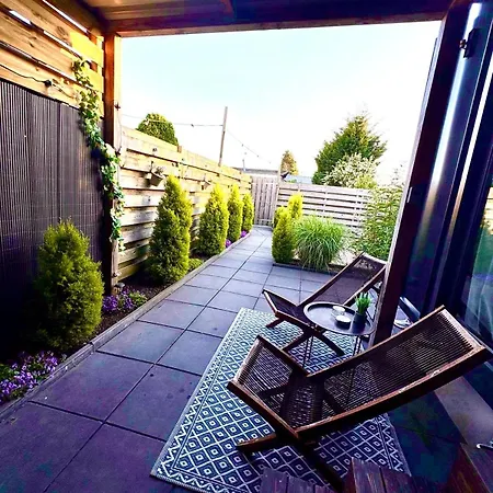 Charming Tiny House With Private Jacuzzi, Sauna And Garden & Free Parking Between Amsterdam Haarlem And Schiphol Airport Hébergement de vacances
