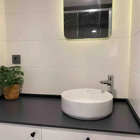 Charming Tiny House With Private Jacuzzi, Sauna And Garden & Free Parking Between Amsterdam Haarlem And Schiphol Airport