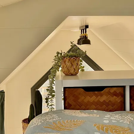 Charming Tiny House With Private Jacuzzi, Sauna And Garden & Free Parking Between Amsterdam Haarlem And Schiphol Airport * Vijfhuizen