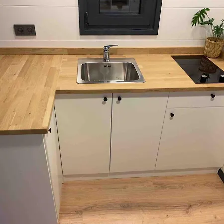 Hébergement de vacances Charming Tiny House With Private Jacuzzi, Sauna And Garden & Free Parking Between Amsterdam Haarlem And Schiphol Airport Vijfhuizen