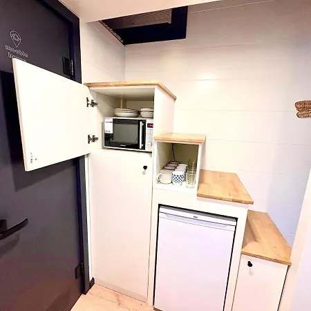 Charming Tiny House With Private Jacuzzi, Sauna And Garden & Free Parking Between Amsterdam Haarlem And Schiphol Airport Hébergement de vacances *