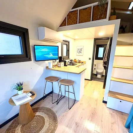 Charming Tiny House With Private Jacuzzi, Sauna And Garden & Free Parking Between Amsterdam Haarlem And Schiphol Airport Hébergement de vacances Vijfhuizen