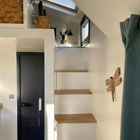 Hébergement de vacances Charming Tiny House With Private Jacuzzi, Sauna And Garden & Free Parking Between Amsterdam Haarlem And Schiphol Airport *
