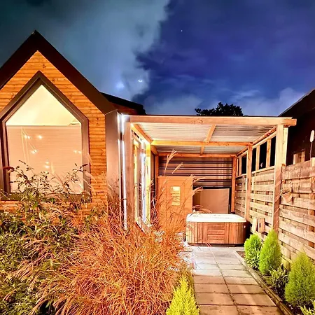 Tiny House With Sauna & Jacuzzi Near Amsterdam Vijfhuizen